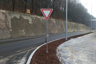 27 Svislé dopravní značení