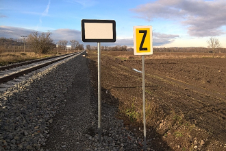 49 Svislé železniční značení
